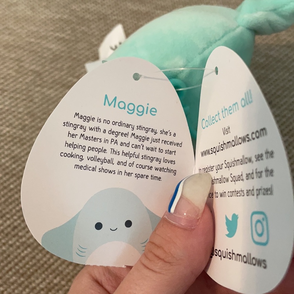 *LAST 1* MAGGIE MANTARAY SQUISHMALLOW CLIP 3.5” - Picture 3 of 3